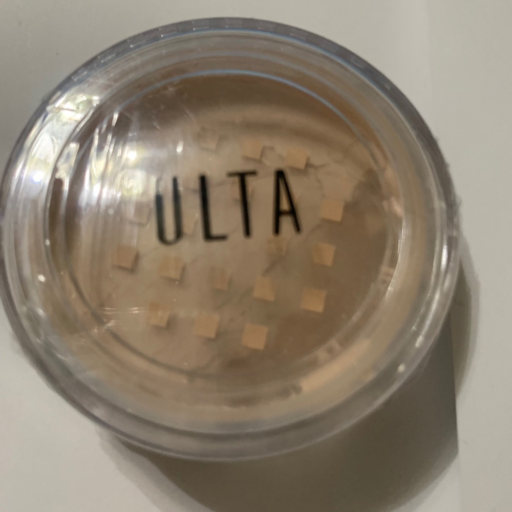 ULTA Minerals Powder Finishing Powder with Pure minerals manufactured sealed NEW